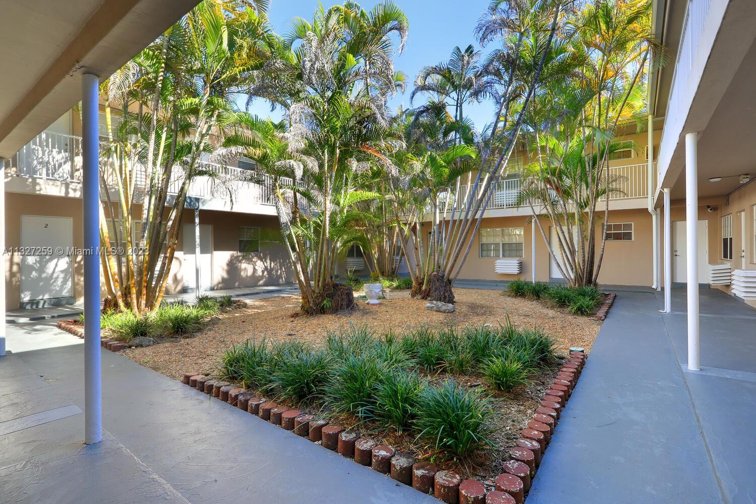 Listing Photo 12
