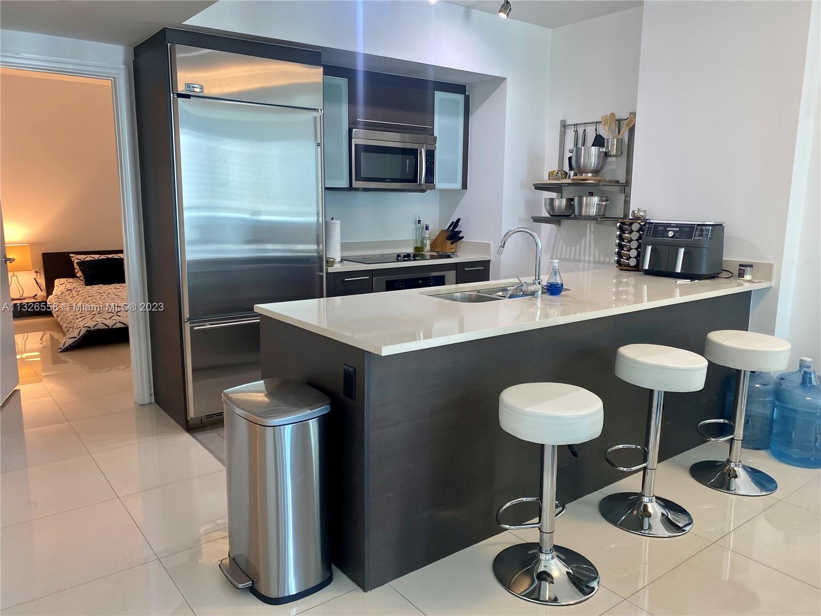 Beautiful 2 bed 2 bath apartment with porcelain floor throughout the unit. Stainless steel appliances, amazing city and canal views! Great building with amazing amenities like a private theater, his/her spa, resistance training pool and gym. Close to restaurants, shops and much more. Furnished or Unfurnished.