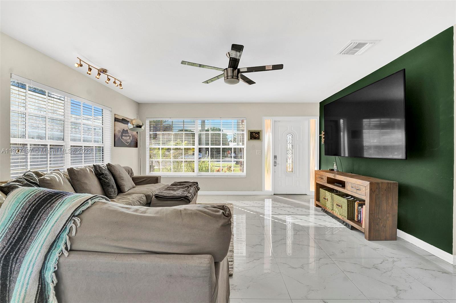 Listing Photo 9