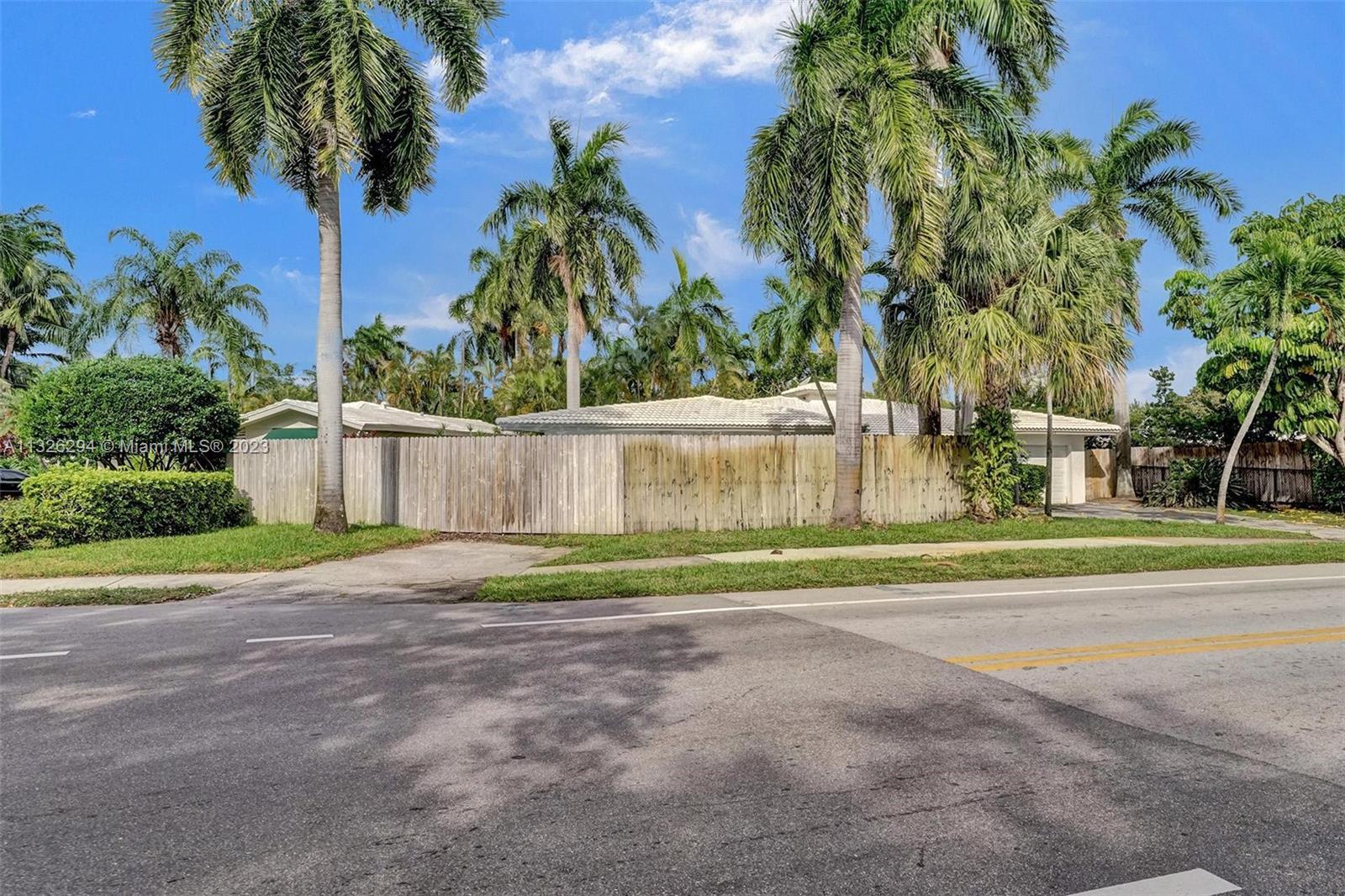 2125  Bayview Dr  For Sale A11326294, FL