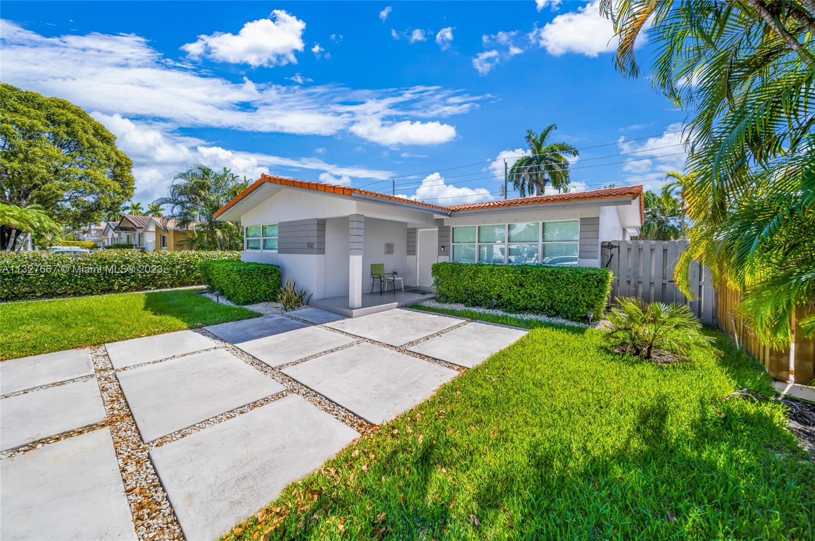 1130  Johnson St  For Sale A11327667, FL