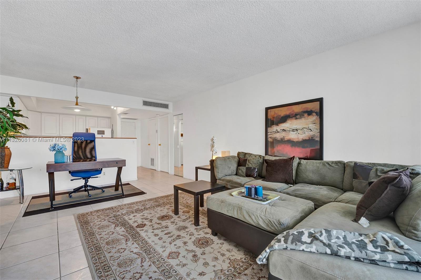 20400 W Country Club Dr 814, Aventura, FL 33180