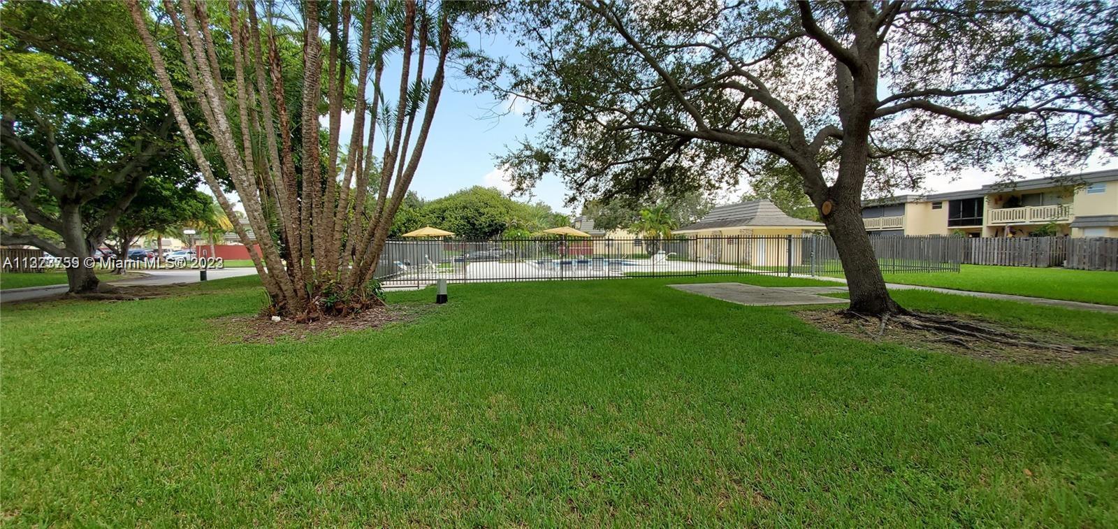 garden area behind property