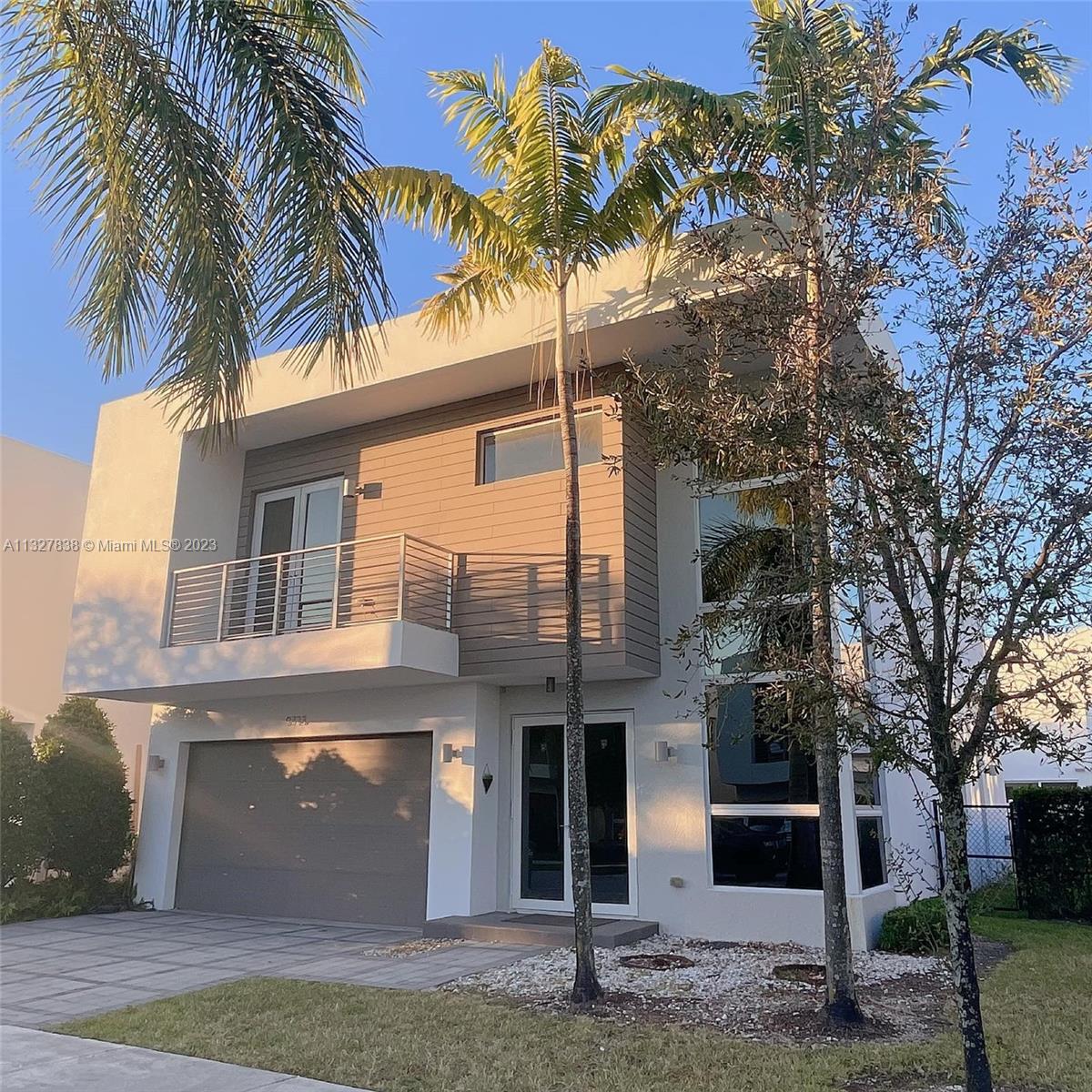 9723 NW 75th St  For Sale A11327838, FL