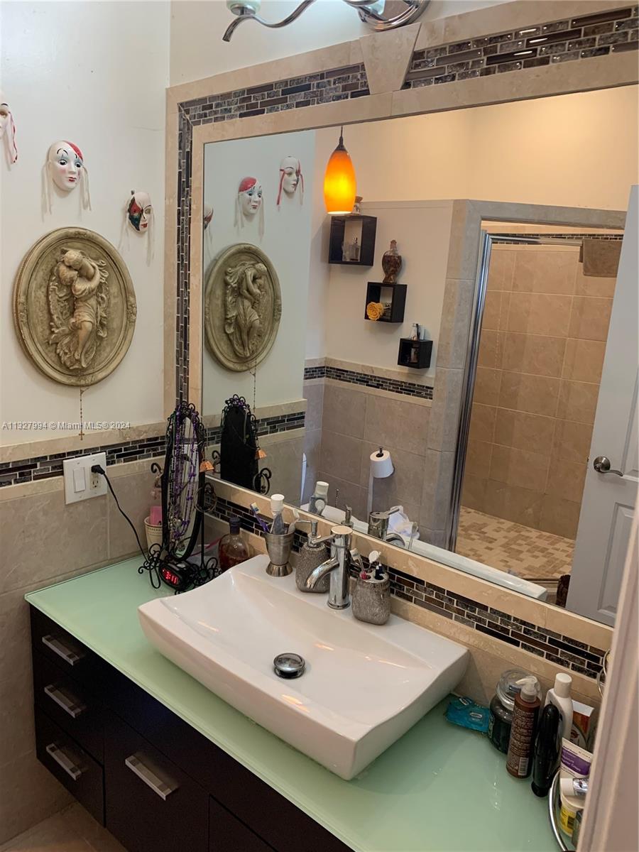 Guest Suite Bathroom