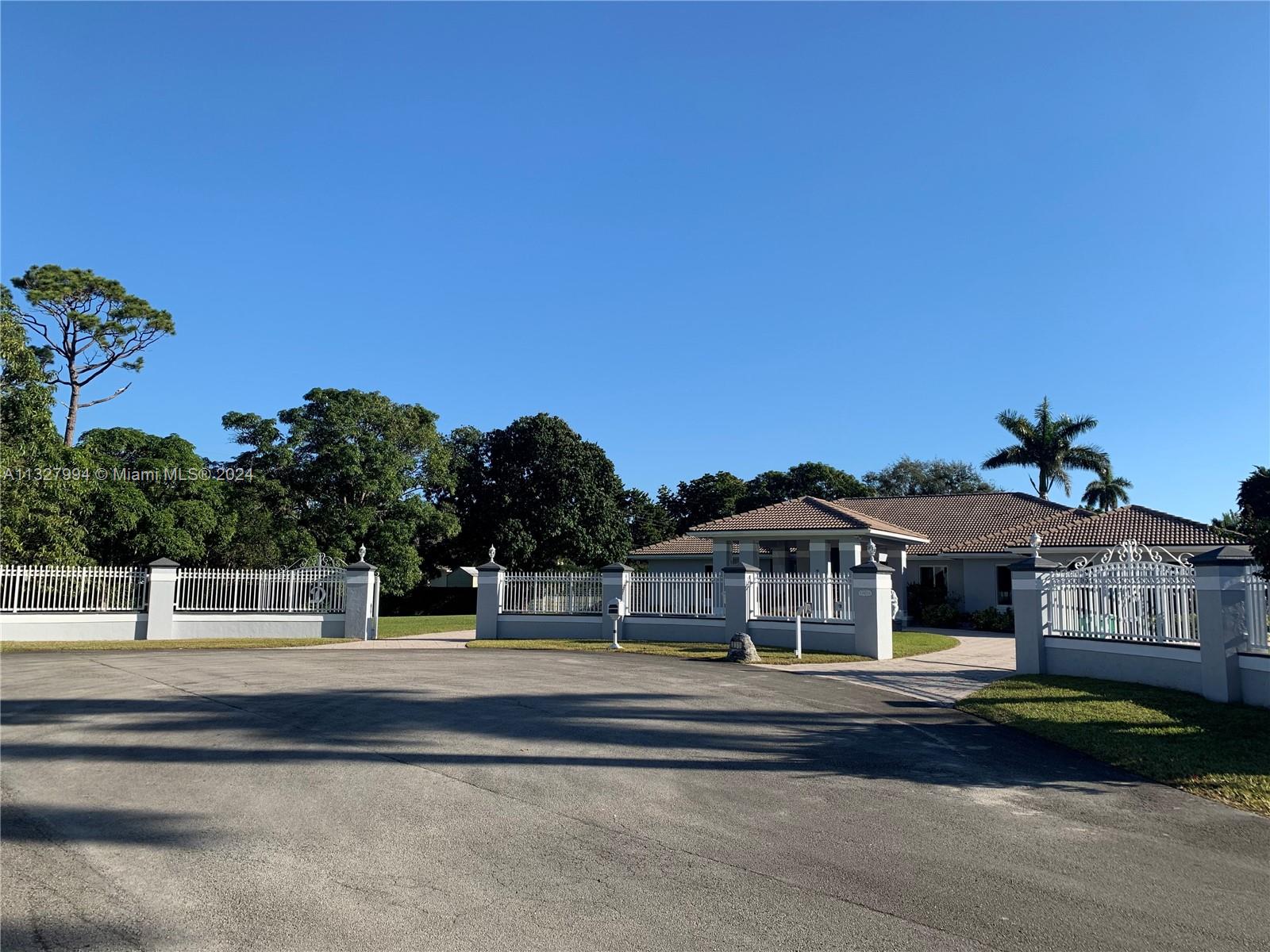 Side View/Garages