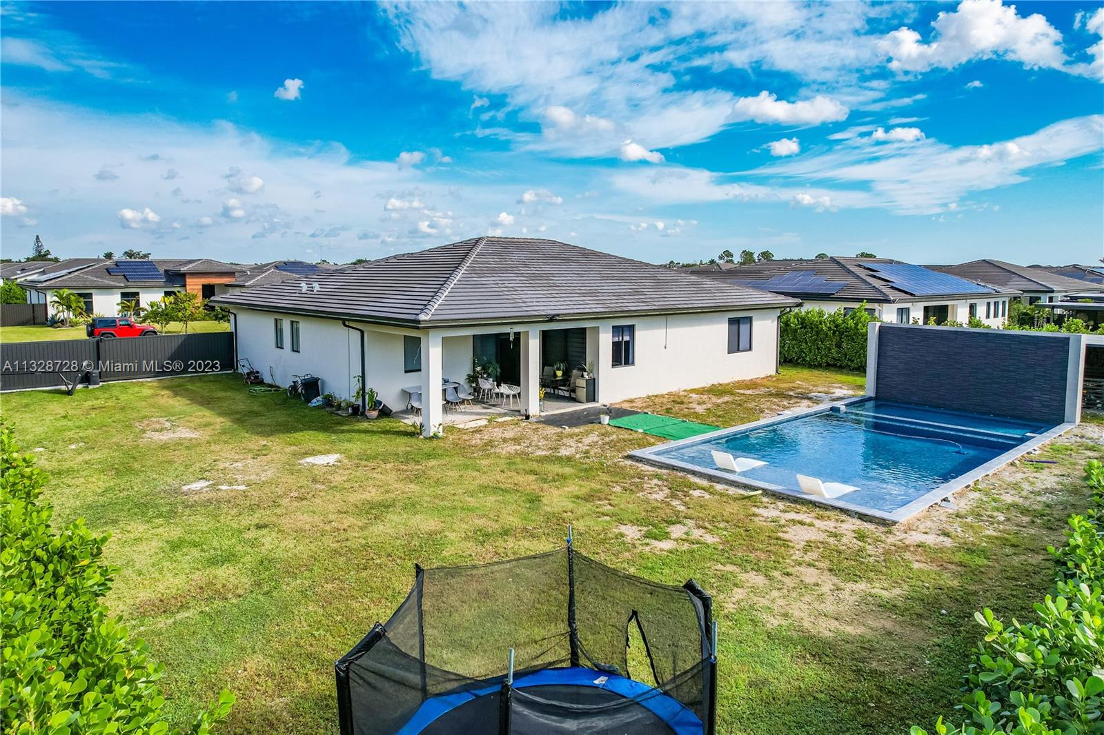 Listing Photo 10