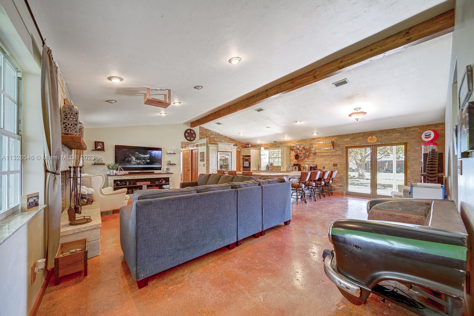 Listing Photo 10