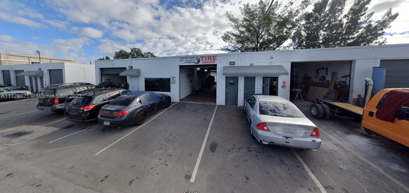 4296 NE 7th Ave, Oakland Park, FL 33334