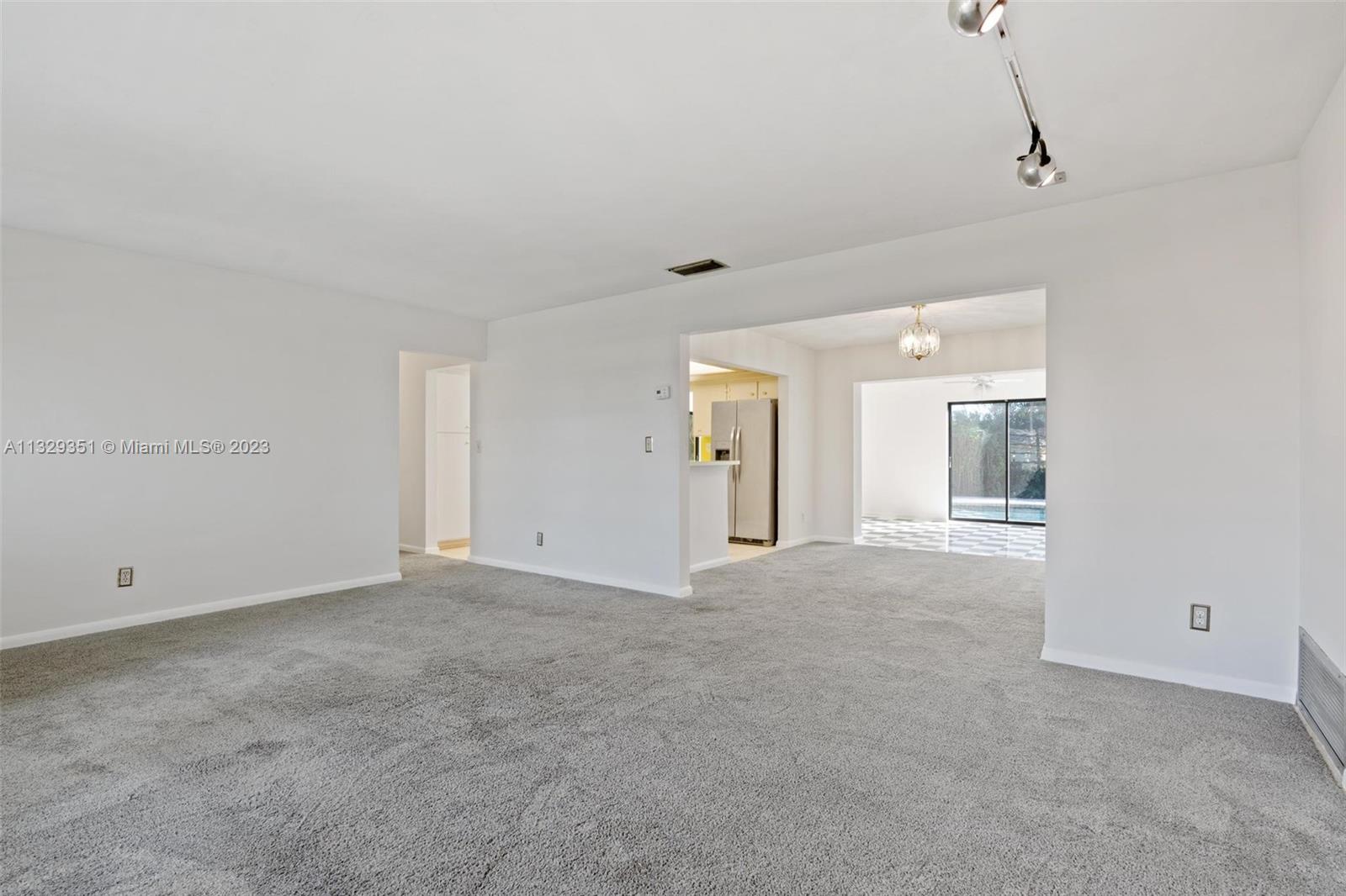 Listing Photo 8