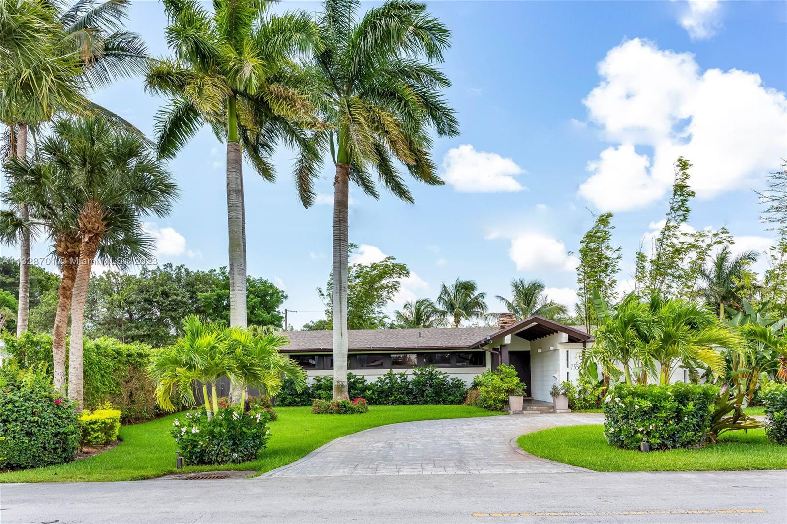 7550 SW 60th St  For Sale A11328701, FL