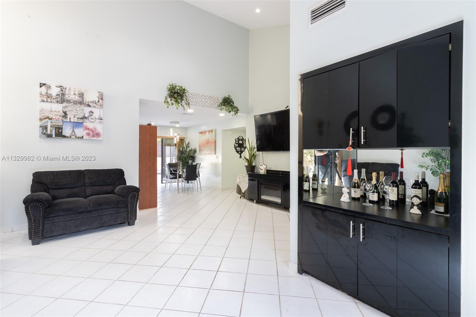 Listing Photo 12