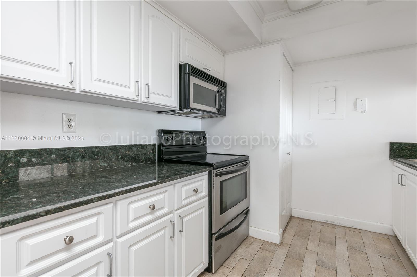 7601 E Treasure Dr #1521 For Sale A11330084, FL