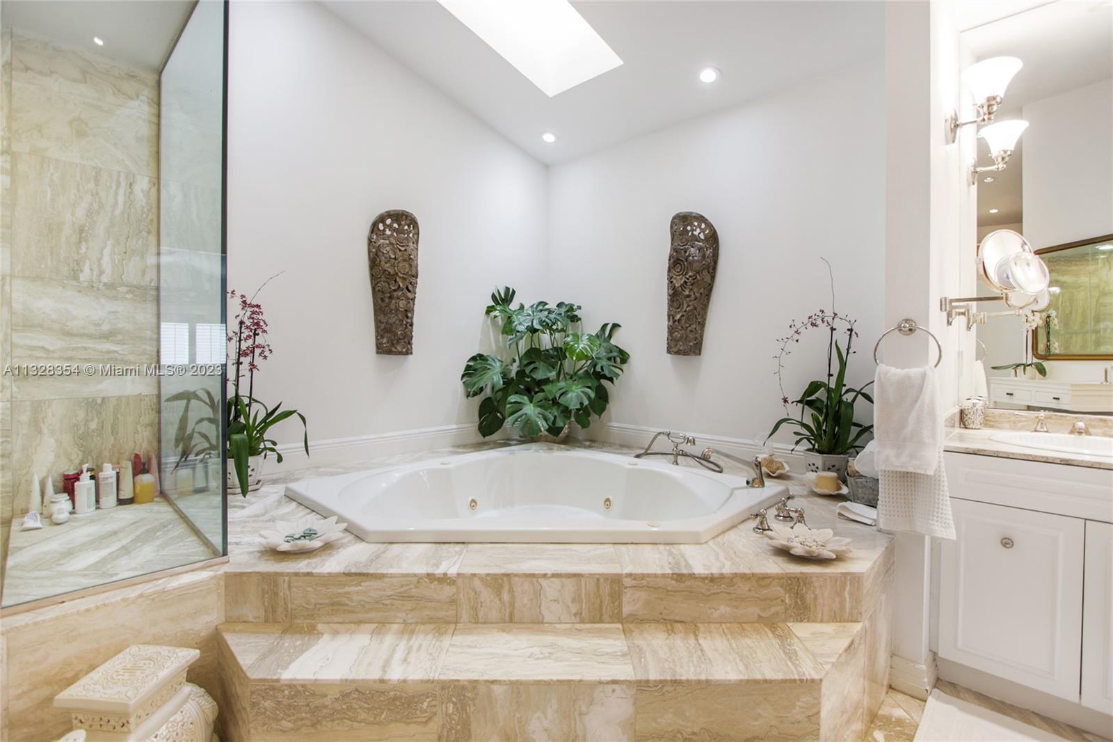 Two-person hydro tub spa...yes, it's from another era but it's fantastic! Used often.