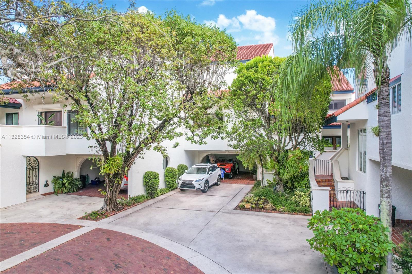 Being a corner unit, CASA SERENA has parking for a total of 6 (or more) cars: 2 in the air-conditioned garage, 2 under the carport, and easily 2 or 3 more cars on the especially long driveway