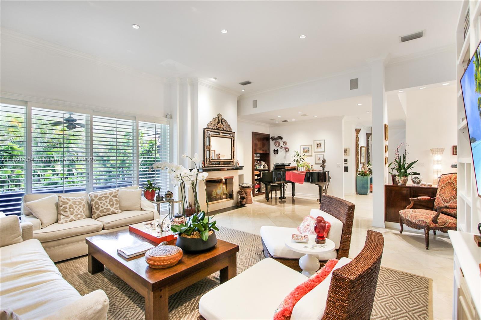 CASA SERENA has ample room for both indoor and outdoor entertaining. Living Room opens to outdoor covered veranda.