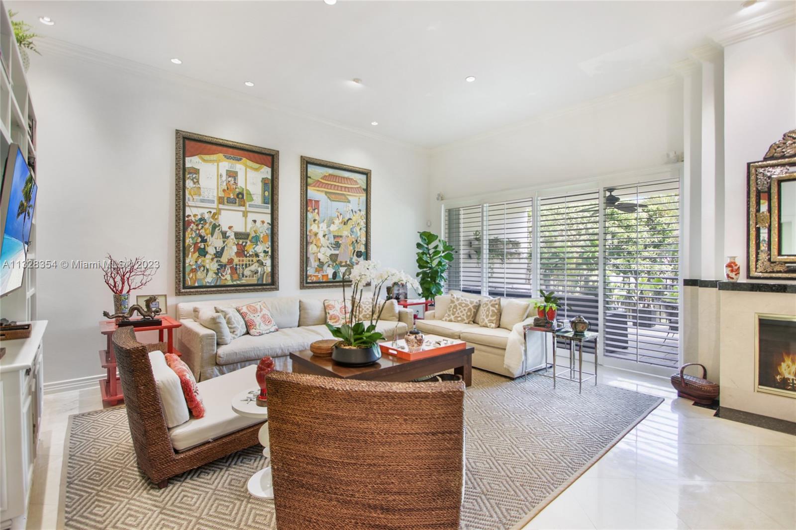High-volume ceilings in living and dining areas