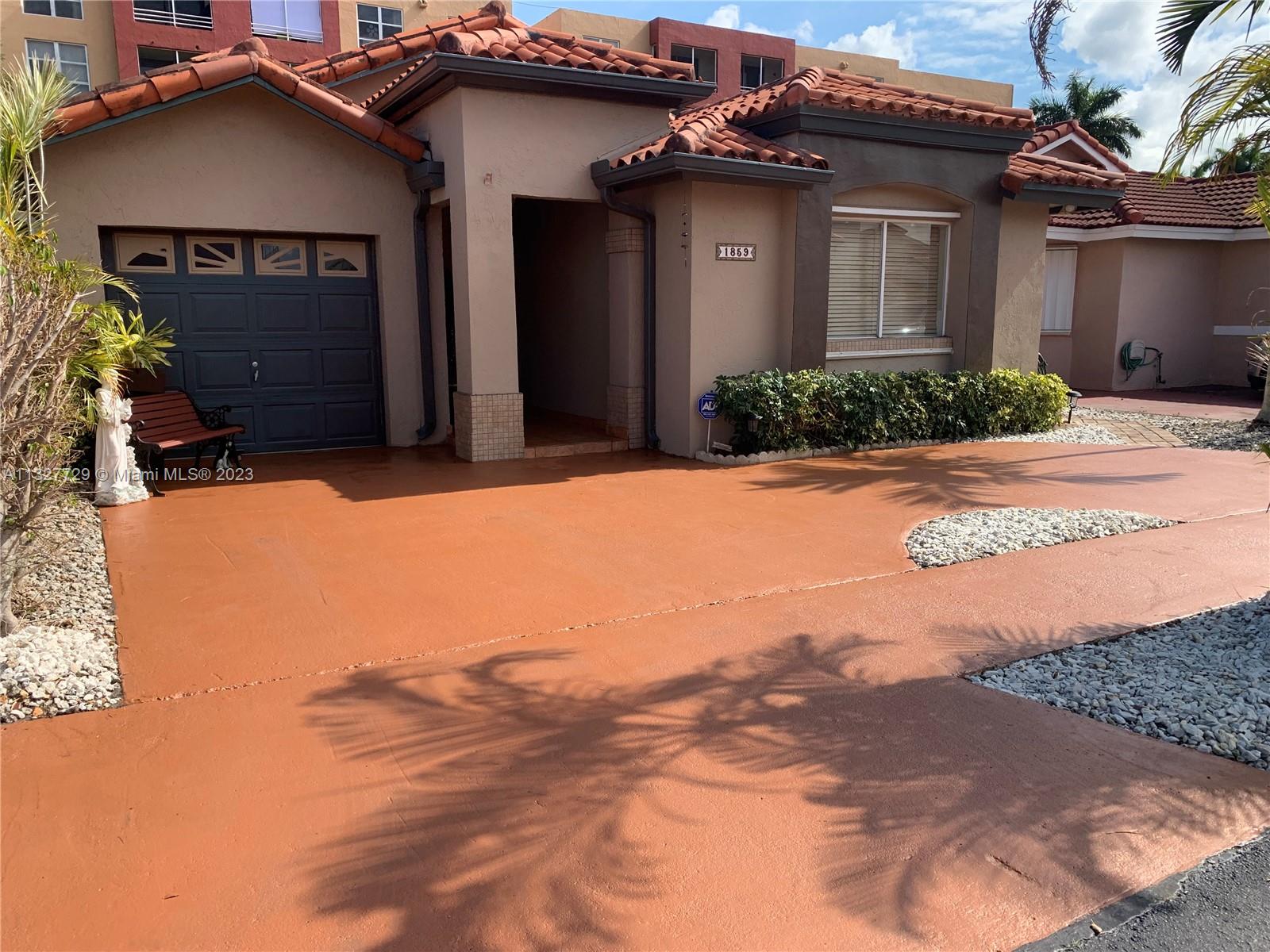 Charming single-family home located in a quiet gated community close to elementary school, FIU, and central to main highways and shopping centers.  This home features vaulted ceilings, three bedrooms and two baths, and low monthly association maintenance. This is a great starter home for a new family.