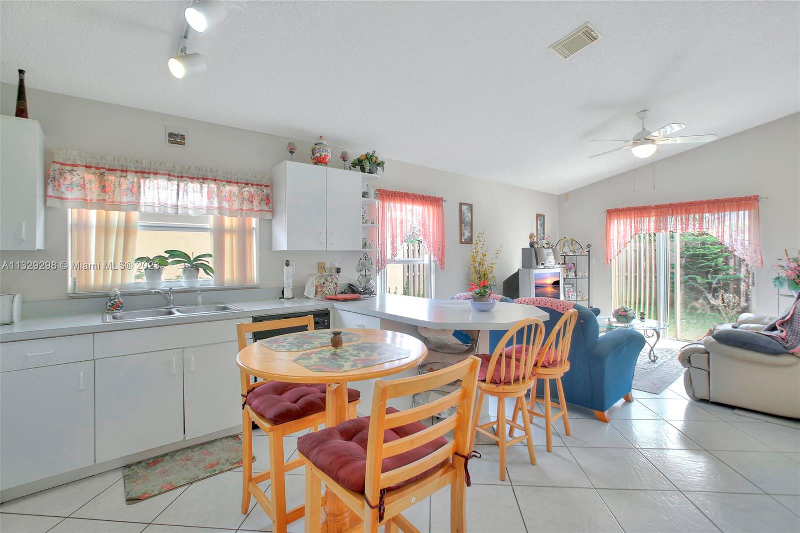 Listing Photo 9