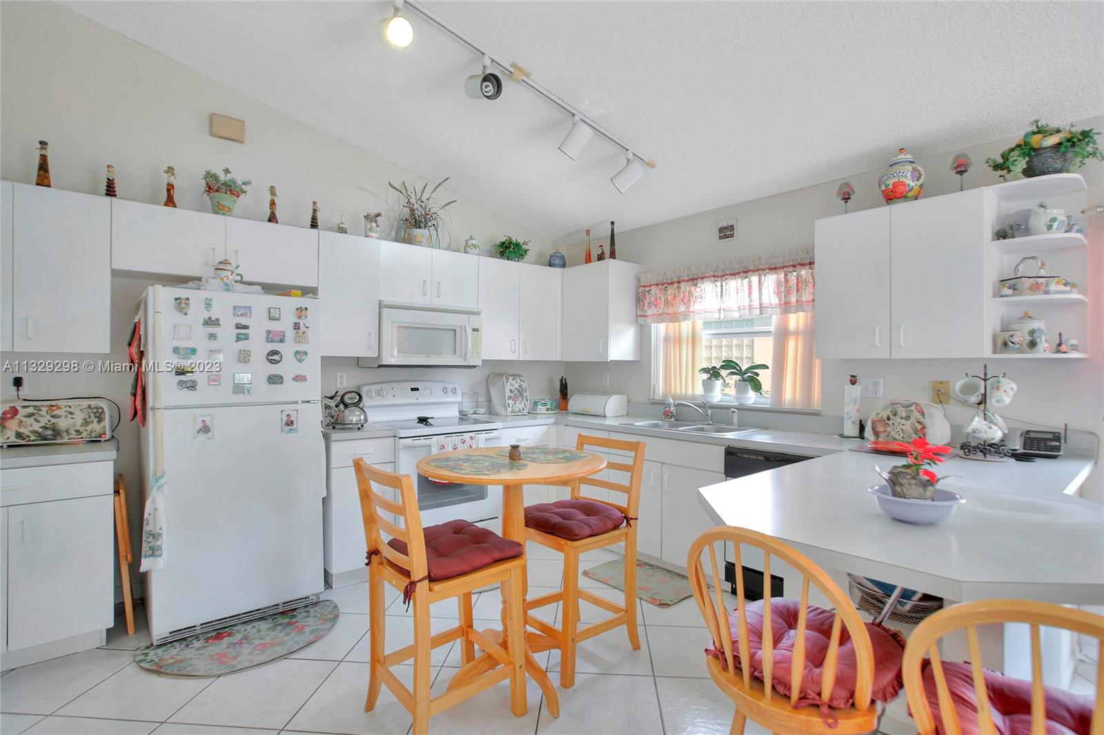 Listing Photo 10