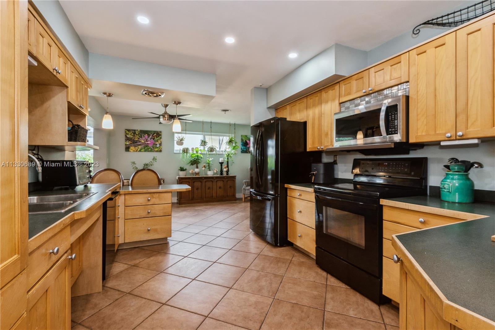 Listing Photo 8