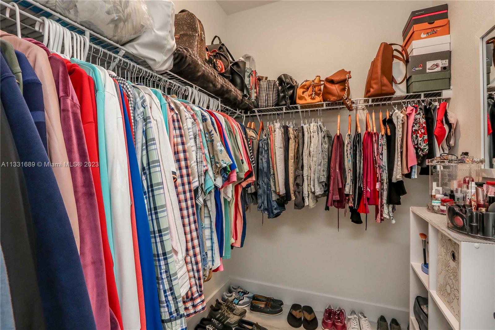 Master bedroom walking closet