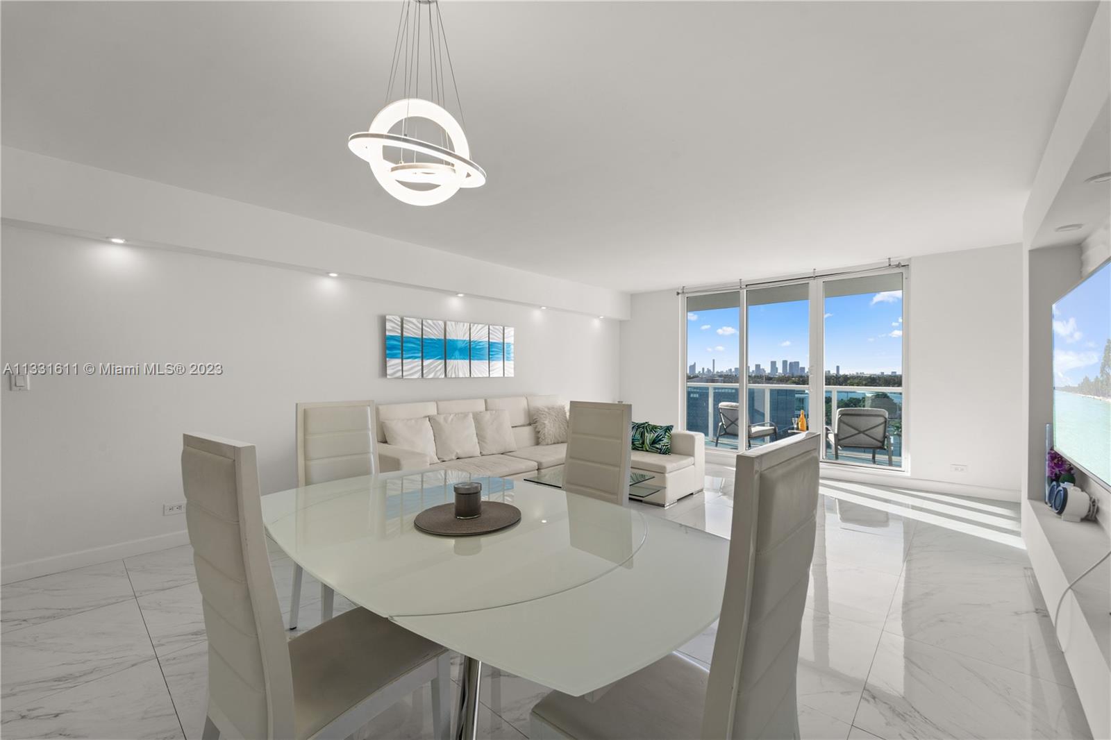 2301  Collins Ave #937 For Sale A11331611, FL