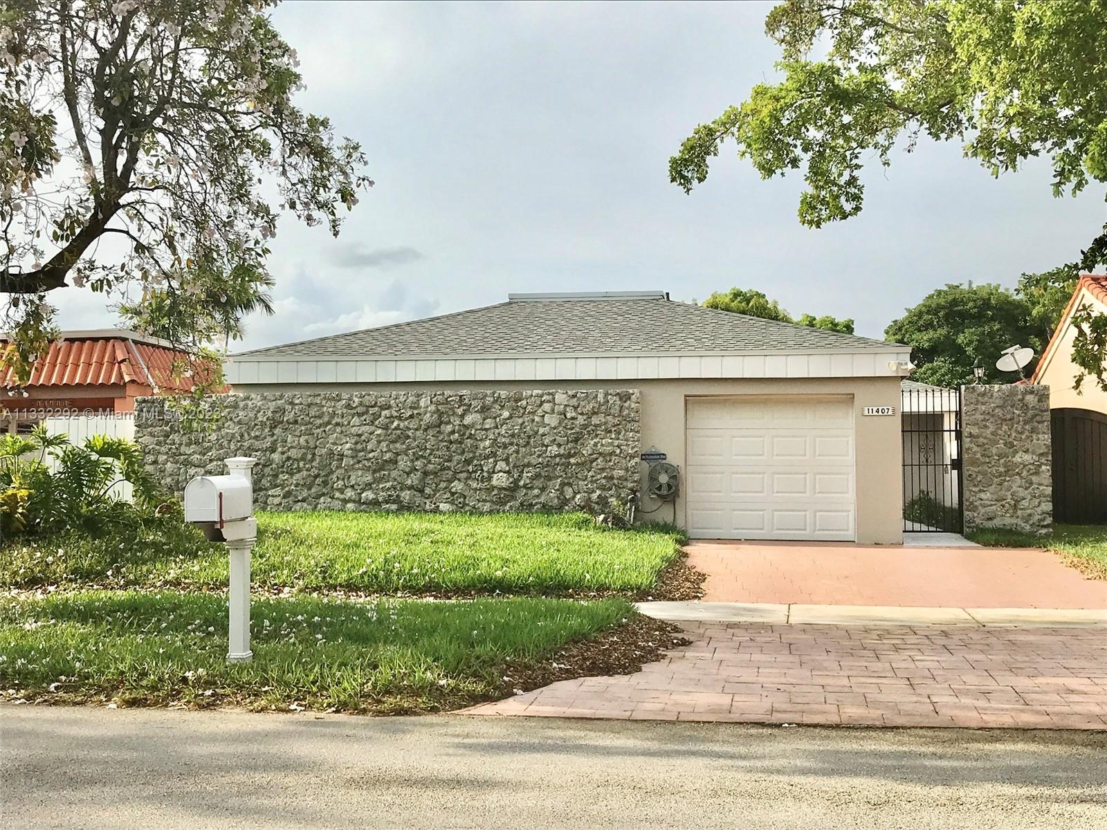 11407 SW 84th St, Miami, FL 33173
