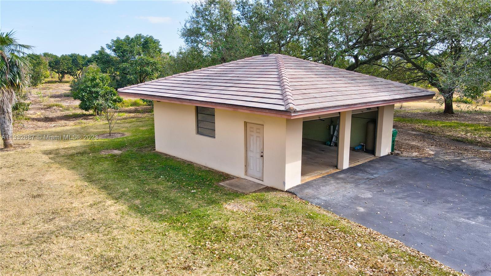 Detached 2 car garage