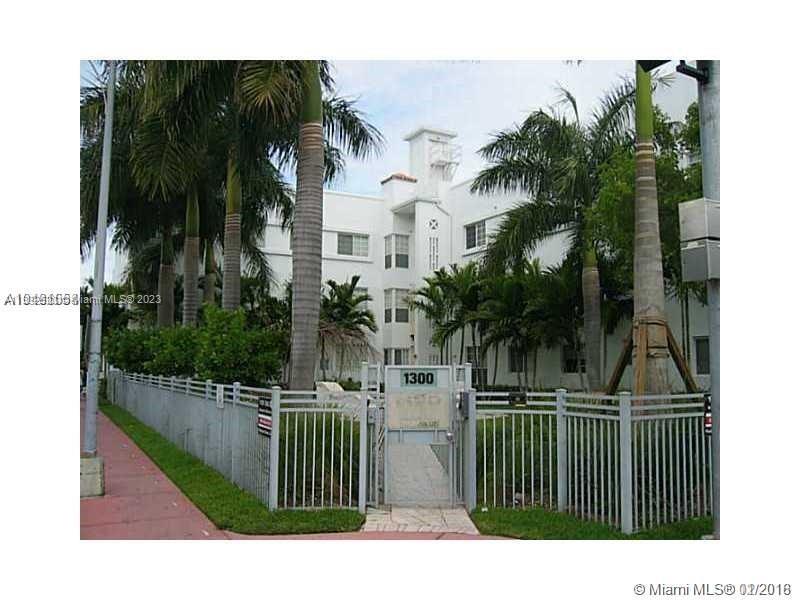 VERY NICE CORNER UNIT IN SECURE BUILDING ... PLENTY OF LIGHT, VERY QUIET, RENOVATED, WASHER AND DRYER IN THE UNIT. BUILDING WITH ELEVATOR. WALKING DISTANCE FROM LINCOLN ROAD, THE BEACH, FLAMINGO PARK AND MORE.
UNIT RENTED, PLEASE AT LEAST 48 HOURS NOTICE.