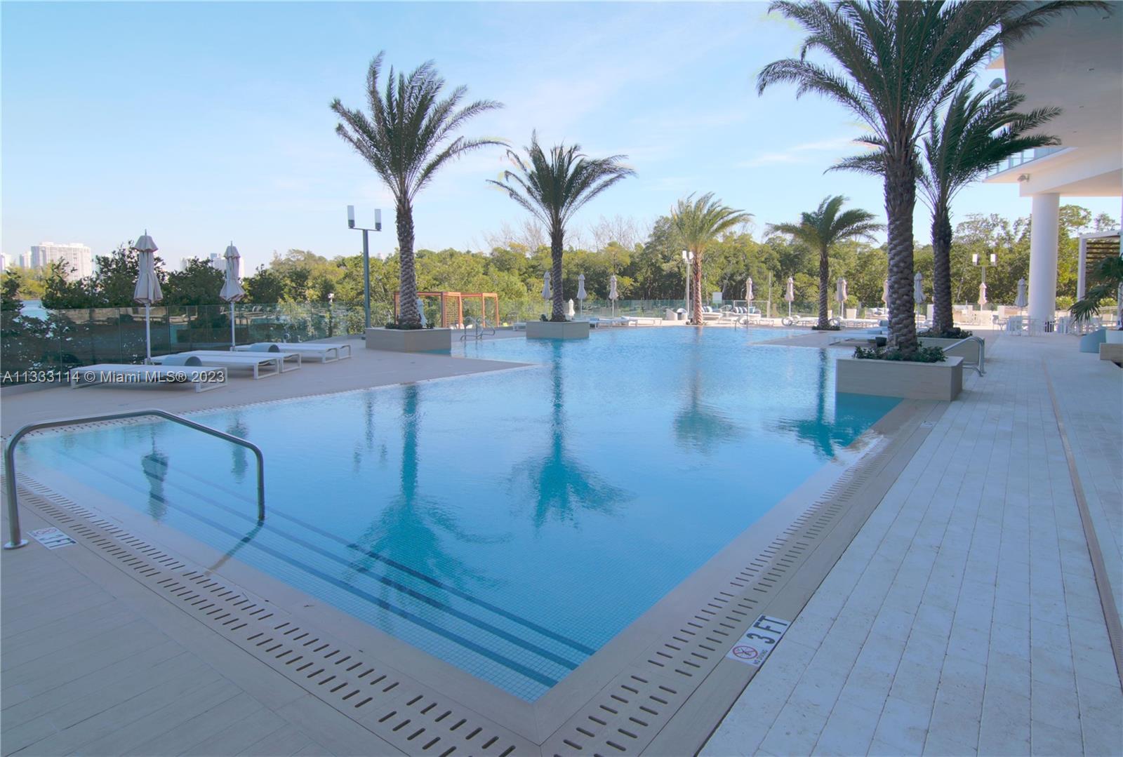 Pool Area - Piscina