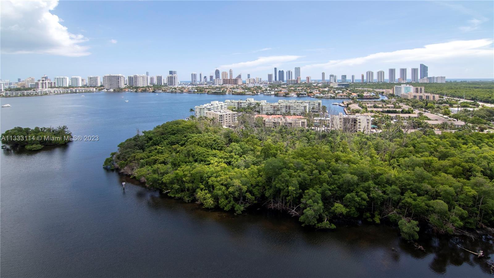 Great Private Balcony with amazing 180 views from North Aventura, East Sunny Isles and South amazing Oleta Park View and of course - water!