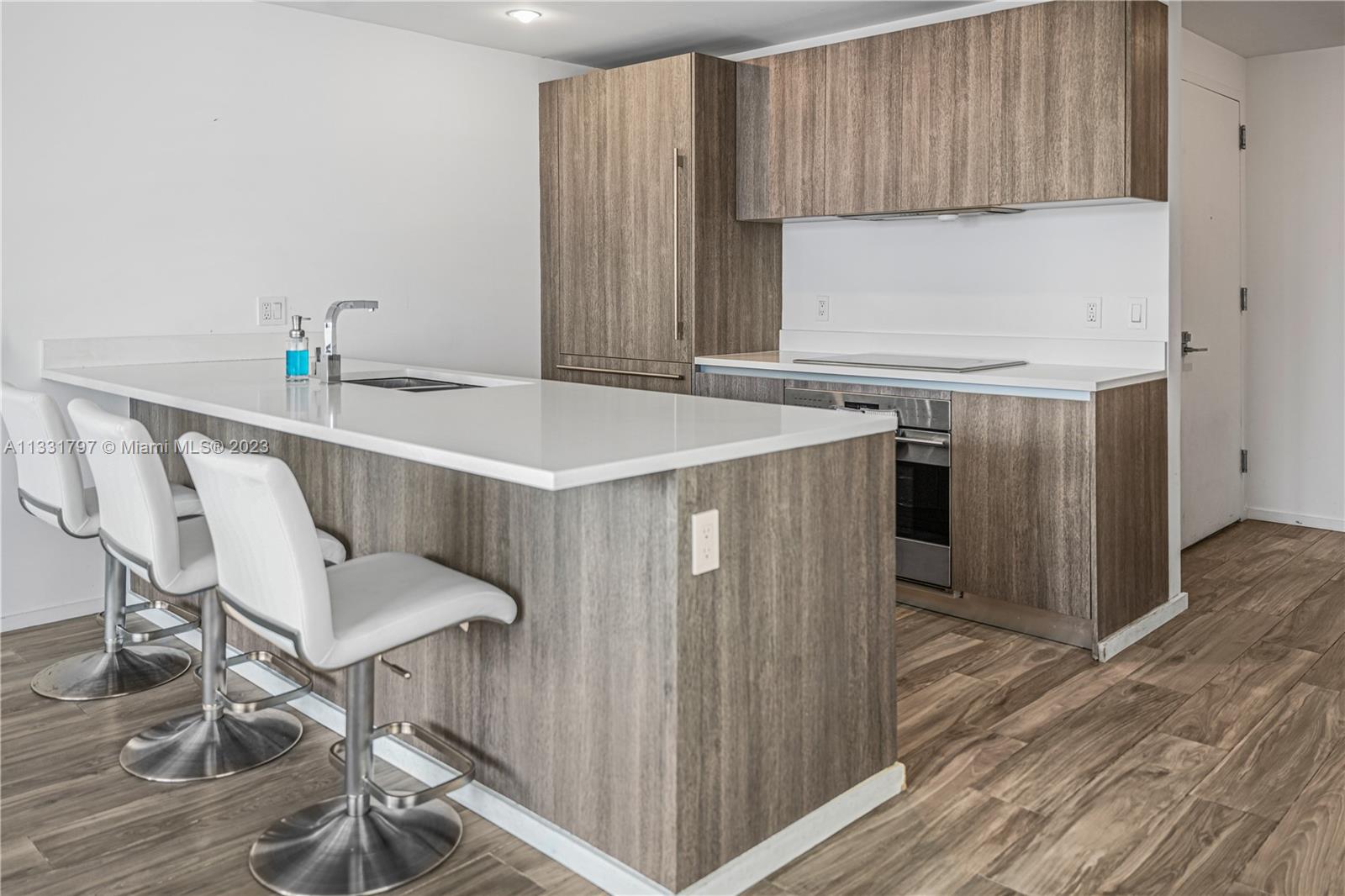 Live the high life! Come home to the luxurious Sls lux building and enjoy top-of-the-line amenities like private foyers, 3 bedrooms and 3 bathrooms, valet parking, and breathtaking city views. With its convenient location near all the prime restaurants and stores of Brickell City Center, this 1600 sq ft unit is perfect for short term rentals.