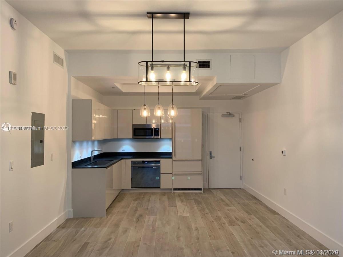 Enjoy this beautiful 1 bedroom unit, upgraded at the exclusive 1010 Brickell Condo. Porcelain wood tile, floor to ceiling windows and washer and dryer inside the unit. 1010 Brickell has a complete blend of amenities: rooftop pool, movie area, a second covered pool, gym, children's play area, spa and much more. Great location close to Brickell City Center, great variety of restaurants, cafes, shops, supermarkets and the metro mover.

Tenant Occupied until March 6, 2023. Unit will be ready to move in on March 9, 2023. 24 hrs notice is required for showings.