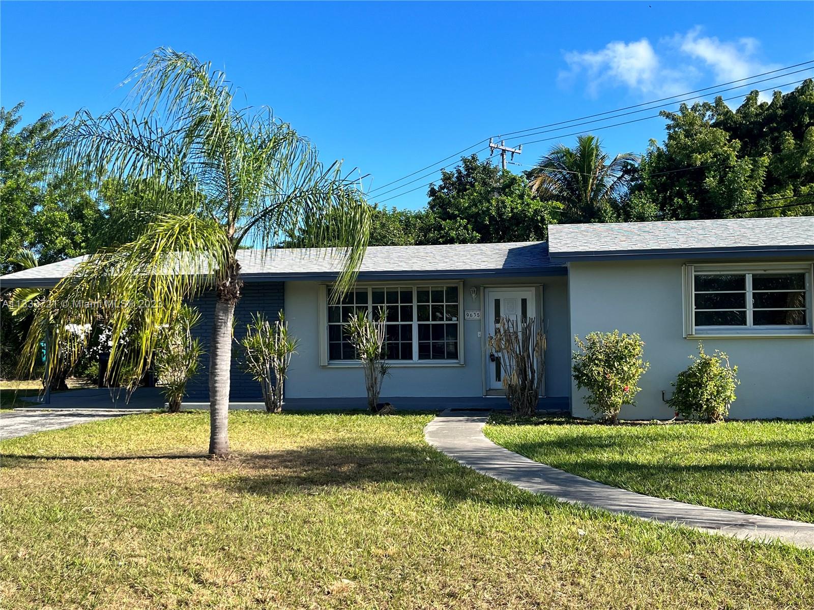 Beautiful Palmetto Bay Single Family Home 3 bedrooms, 2 bathrooms, beautiful upgraded kitchen, stainless steel  appliances, upgraded bathrooms, Tile floors, Fenced Yard with attached Carport. Palmetto Bay District schools. No association. Fast approval.