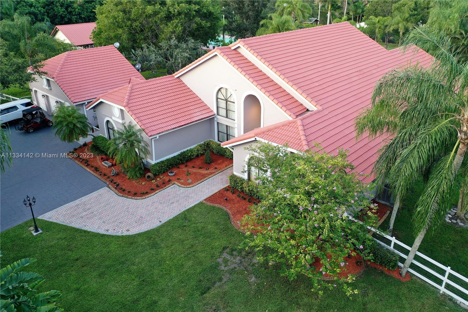 4800 SW 195th Ter  For Sale A11334142, FL