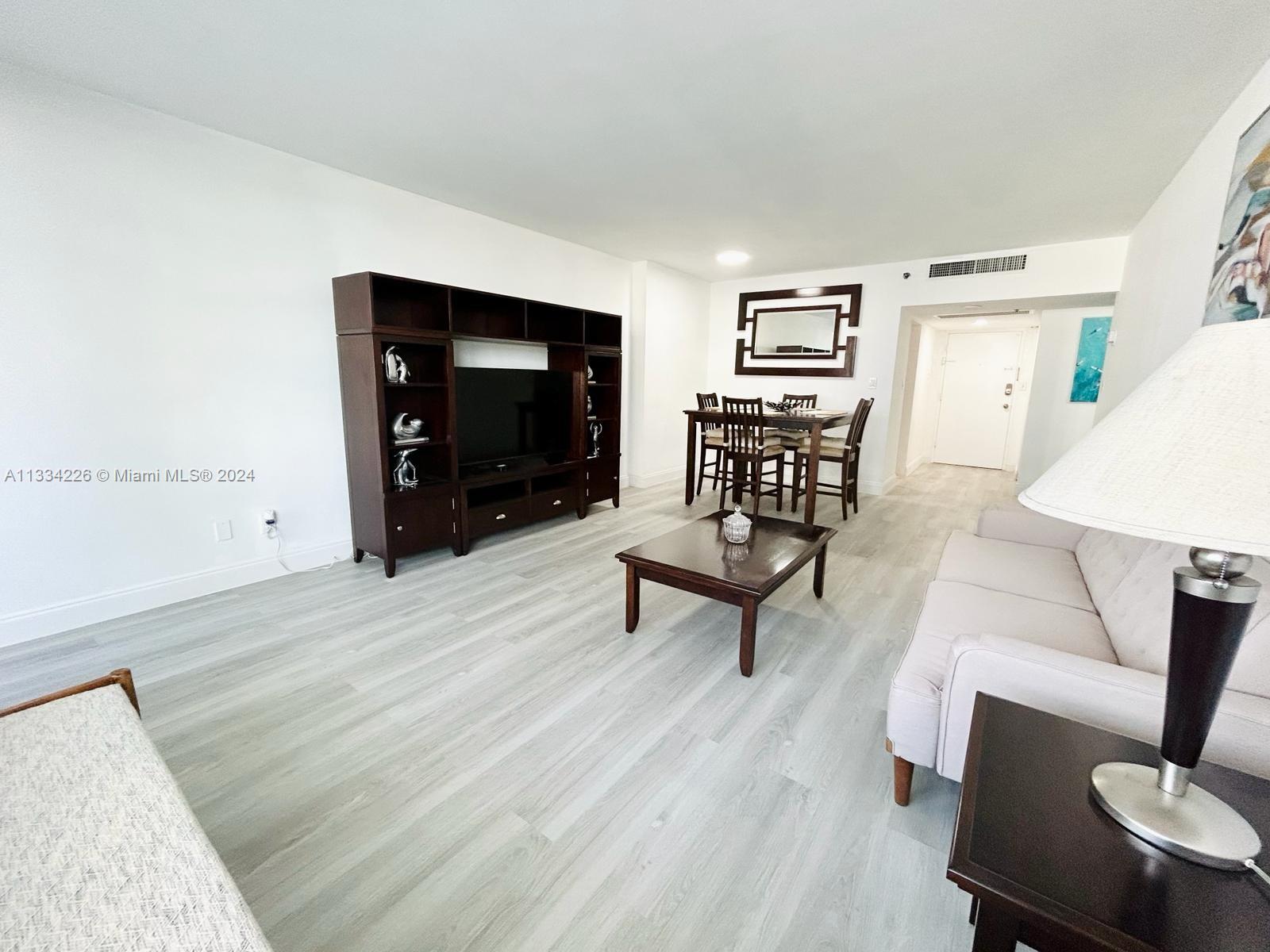 Photo 2 of Decoplage Apt 535 in Miami Beach - MLS A11334226