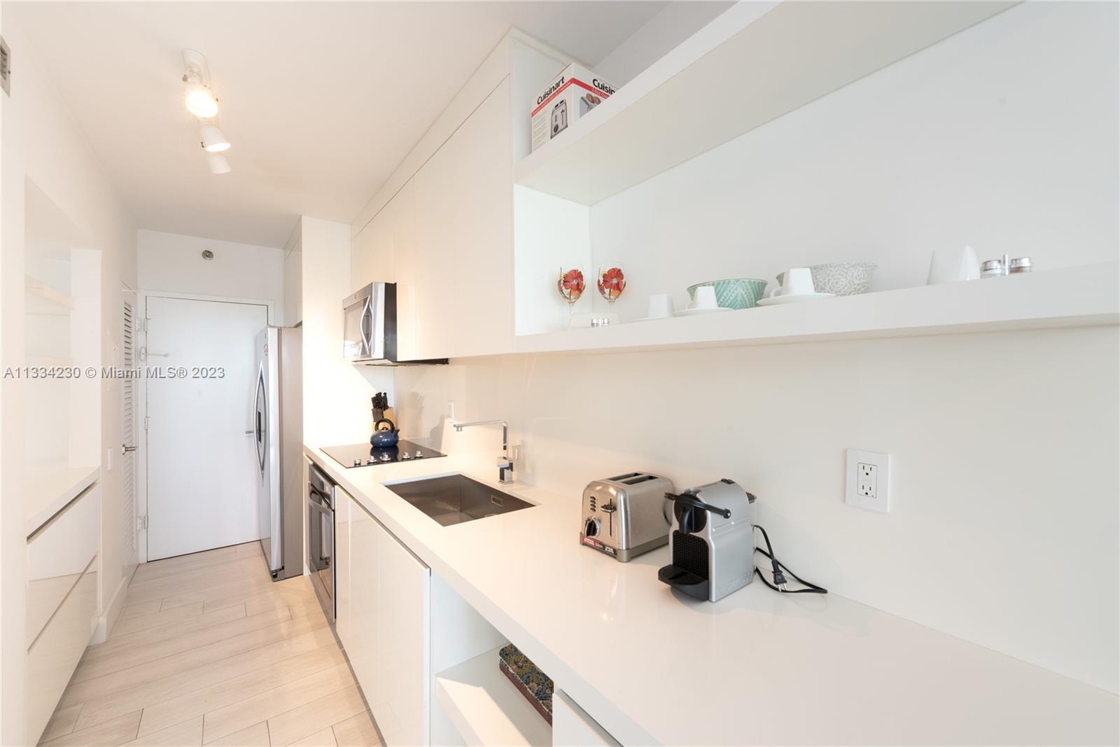 SPACIOUS KITCHEN AREA