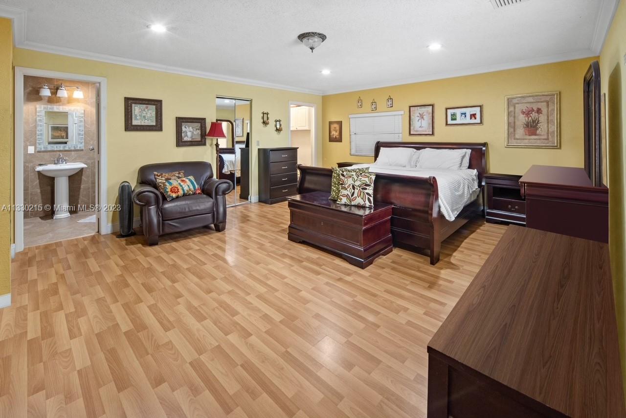 Listing Photo 12