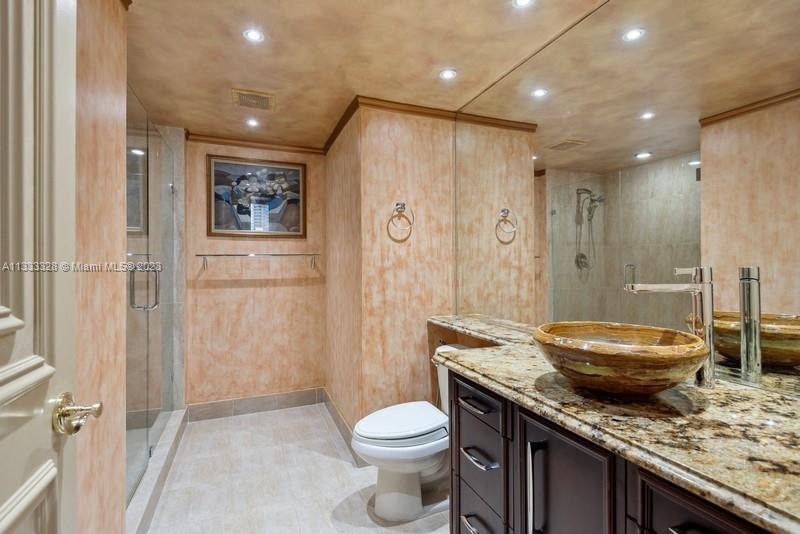 3nd Spacious Full Bathroom