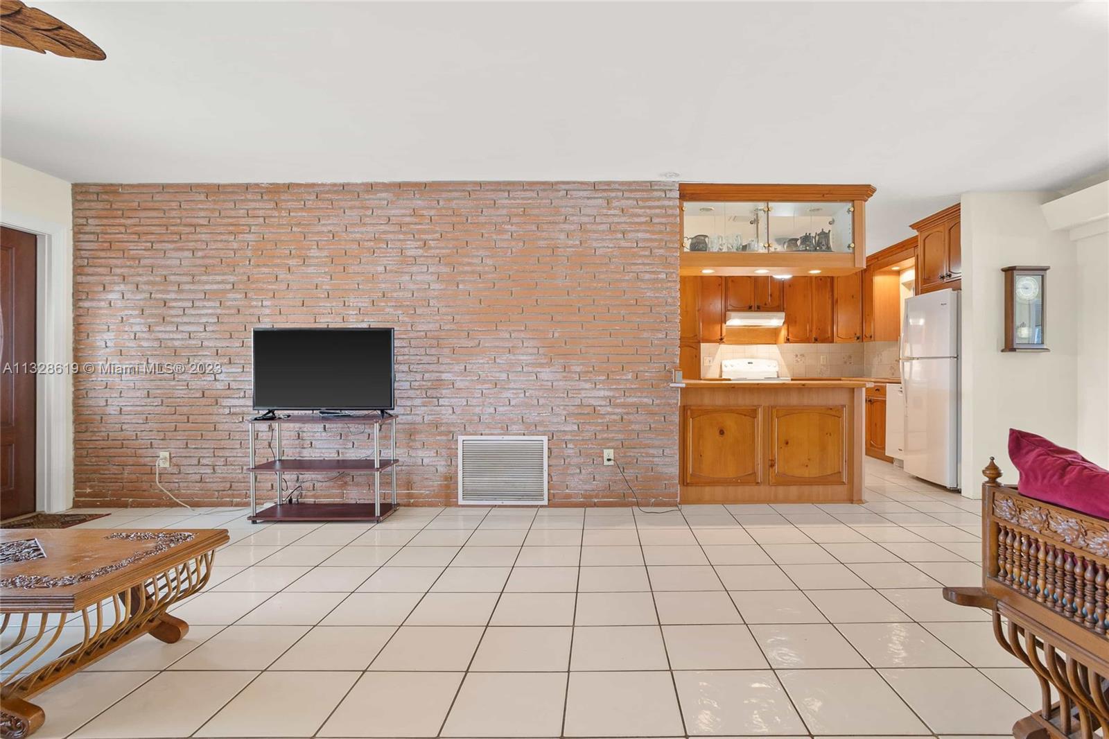 Listing Photo 8