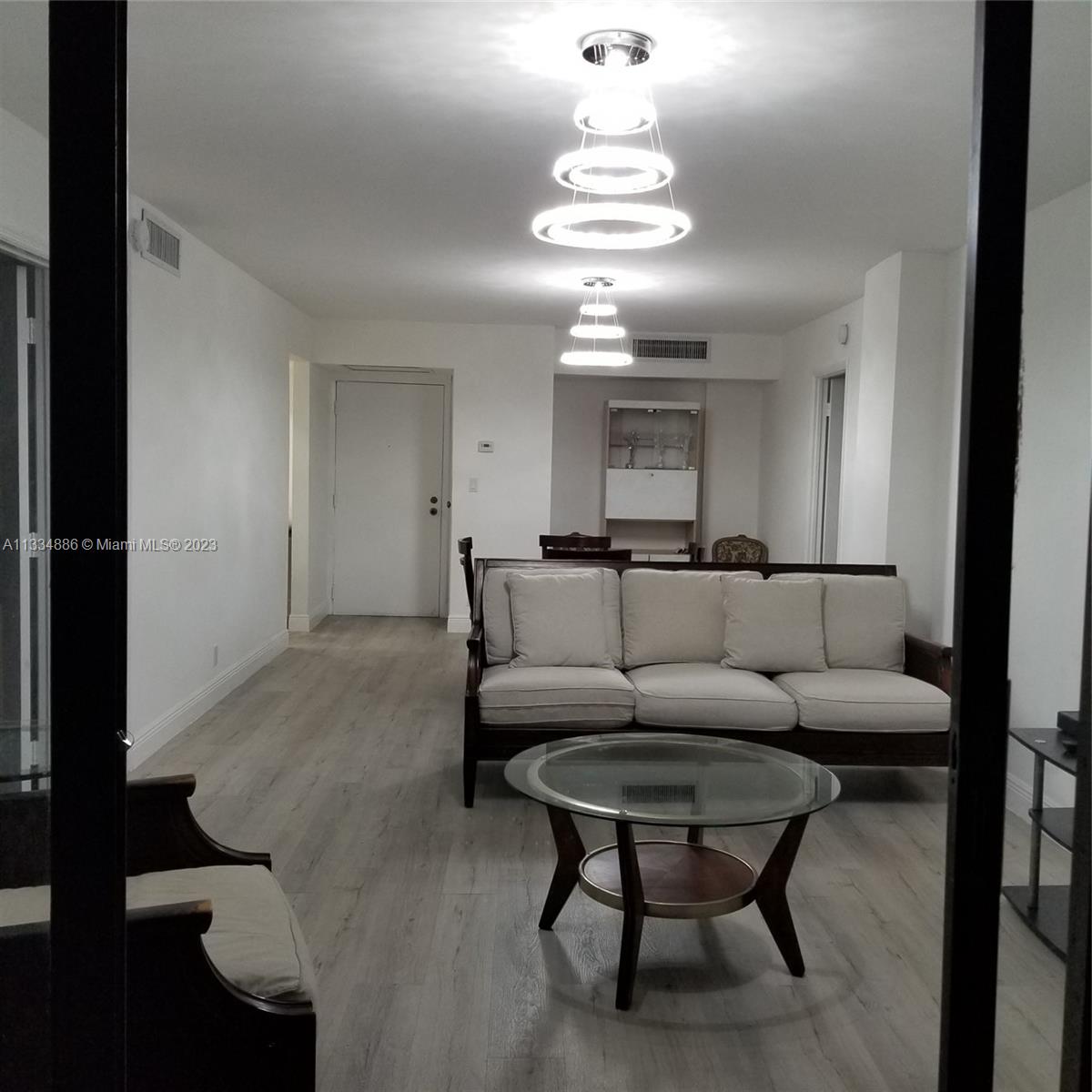 Bright & Spacious living room