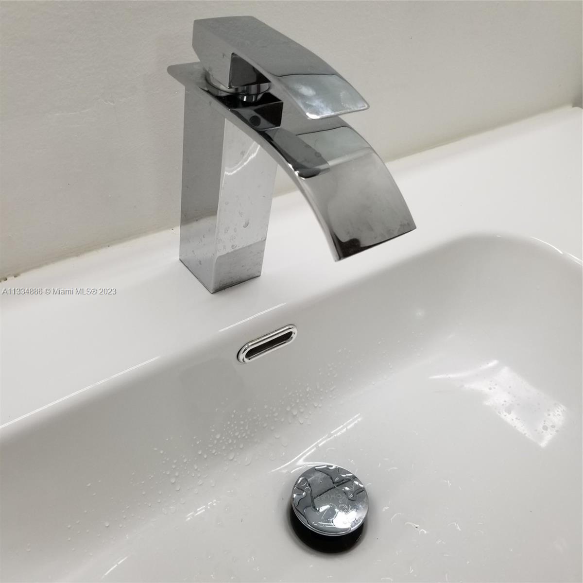New sink/vanity