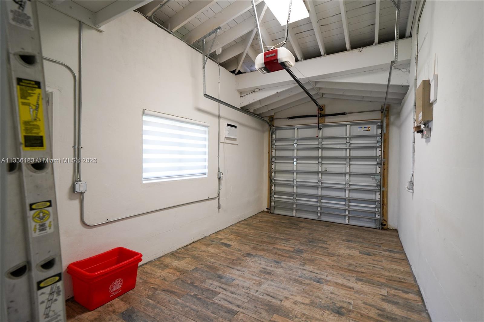 Listing Photo 14