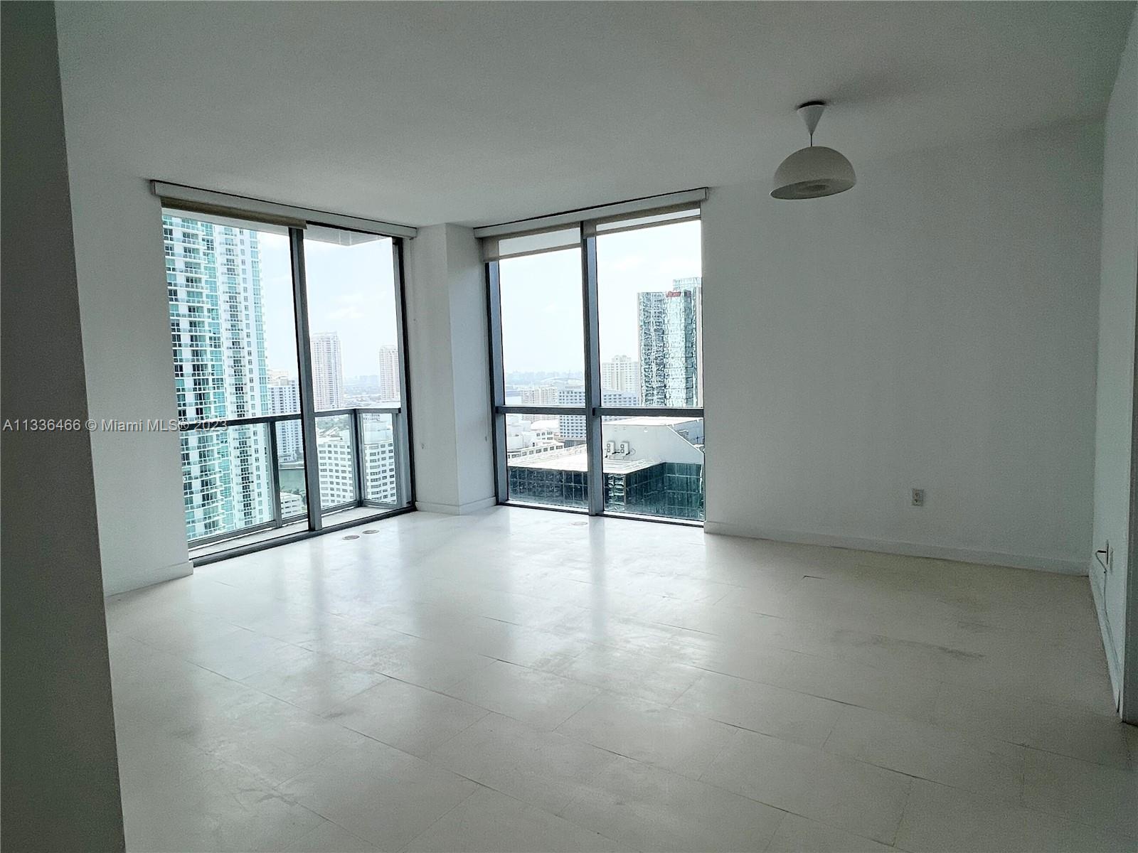 PREMIER UNIT, BEST LINE IN THE BUILDING. OPEN AND BRIGHT 2/2.5 UNIT WITH SPECTACULAR VIEWS IN THE HEART OF BRICKELL. UNIT IS IN PRISTINE CONDITION AND READY TO MOVE IN. BUILDING INCLUDES RESORT STYLE AMENITIES SUCH AS POOL, SPA, BILLARD ROOM, GYM, PARTY ROOM, ETC. WALKING DISTANCE FROM BRICKELL CITY CENTRE, MARY BRICKELL VILLAGE, RESTAURANTS, SHOPS, ETC.