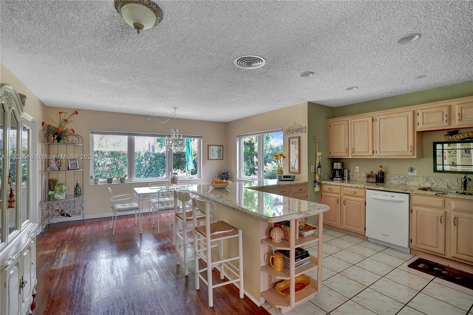 Listing Photo 10