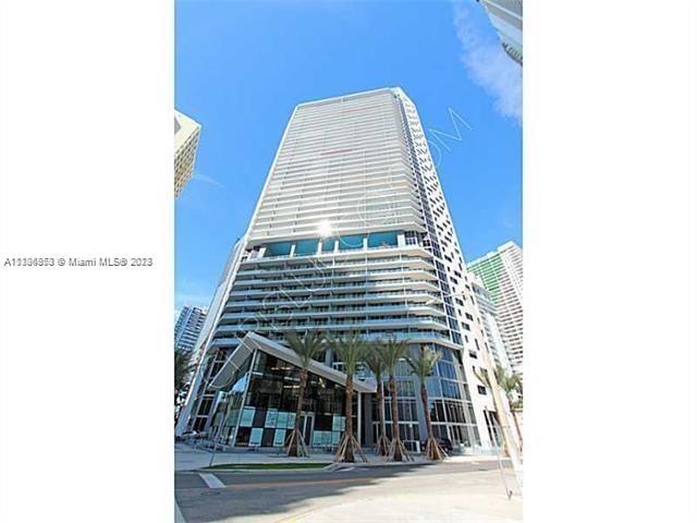 AMAZING STUDIO UNIT IN BRICKELL****BRIGHT AND SPACIOUS, CERAMIC FLOOR THROUGHOUT THE UNIT , AMAZING AMENITIES,SUCH AS A SWIMMING POOL, HOTTUB, GYM AND MORE!!! MINUTES AWAY FROM BRICKELL NIGHTLIFE. 
Tenant occupied, please for the showing  need 48 hours in advance.
