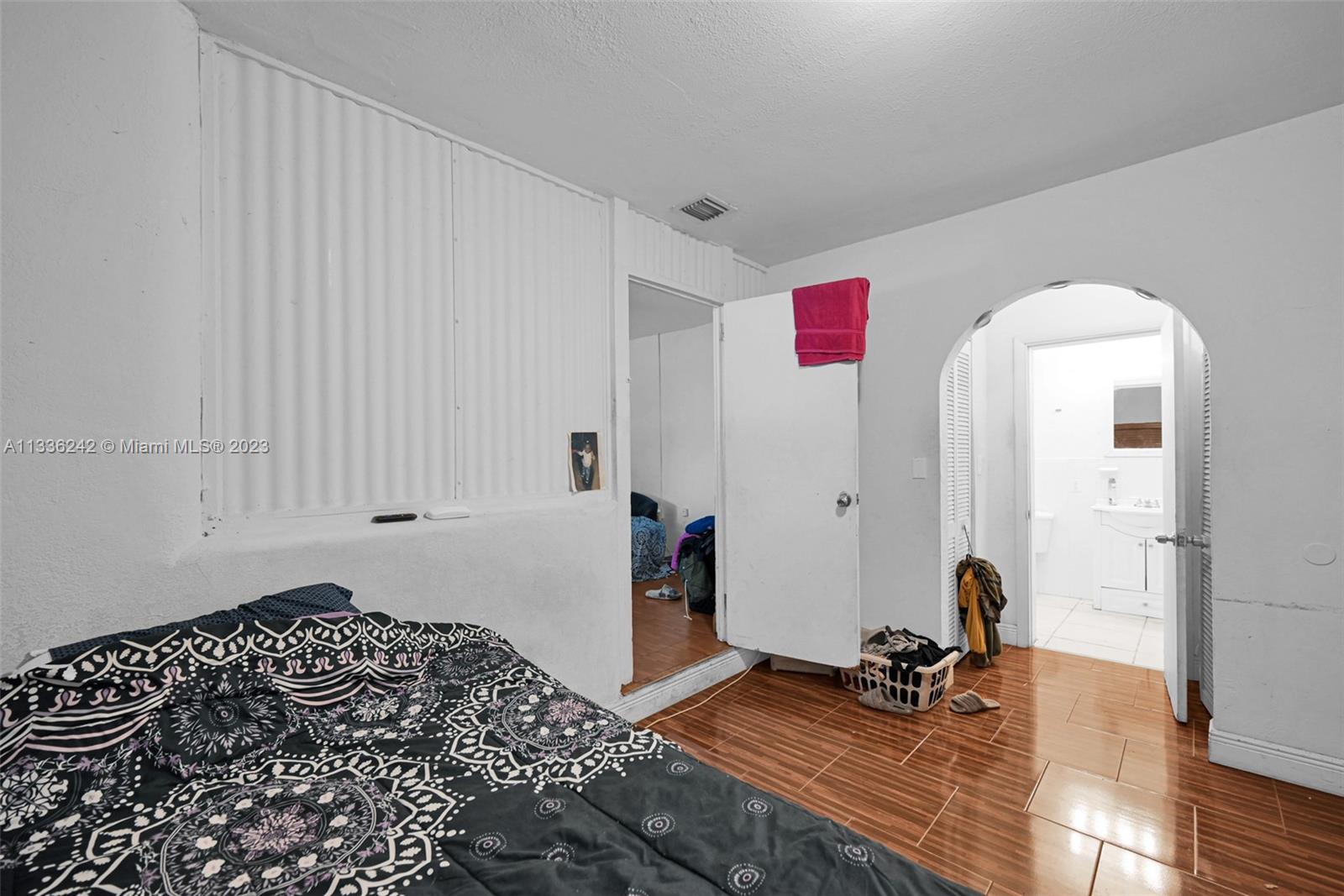 Listing Photo 8