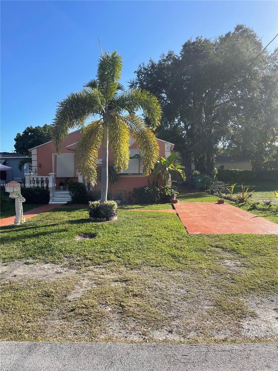 Great, cozy and well kept 2 bedrooms 1 bathroom located in the heart of Coconut Grove , can be rented furnished or unfurnished. Live short walking distance to Coco Walk, shops, restaurants, the farmer's market and so much more! Annual leases only,please.