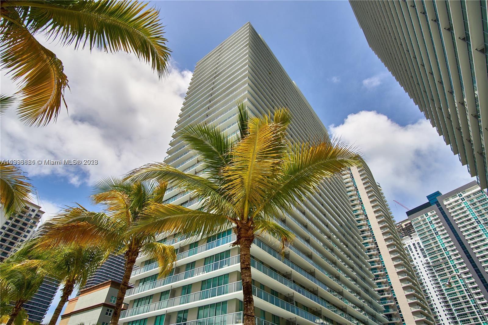 BRICKELL CONDO IN LUXURY BUILDING FEATURES ONE SPACIOUS BEDROOM AND ONE BATHROOM WITH TUB AND SEPARATE SHOWER. NEW WOOD FLOORING INSTALLED. EUROPEAN KITCHEN, GRANITE COUNTER TOP WITH STAINLESS STEEL APPLIANCES. WASHER & DRYER IN UNIT. CLOSE TO RESTAURANTS, PUBLIX, METRO AND MORE. IT IS VACANT.